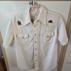 Cream Short-Sleeve Western Shirt with Embroidered Turtles